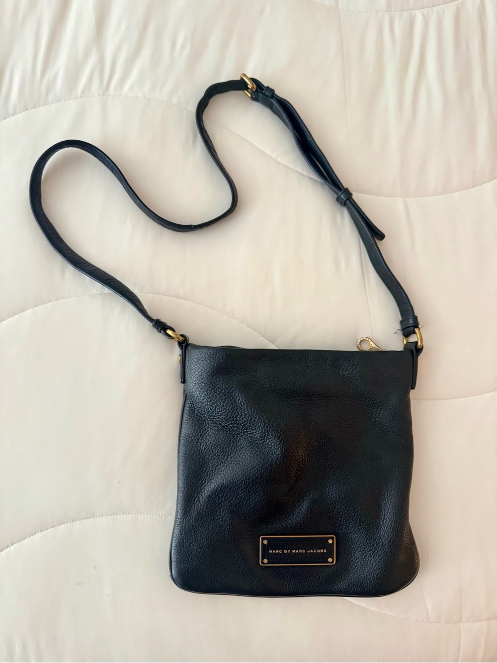 Marc by Marc Jacobs Black Pebble Leather Logo Plaque Crossbody bag